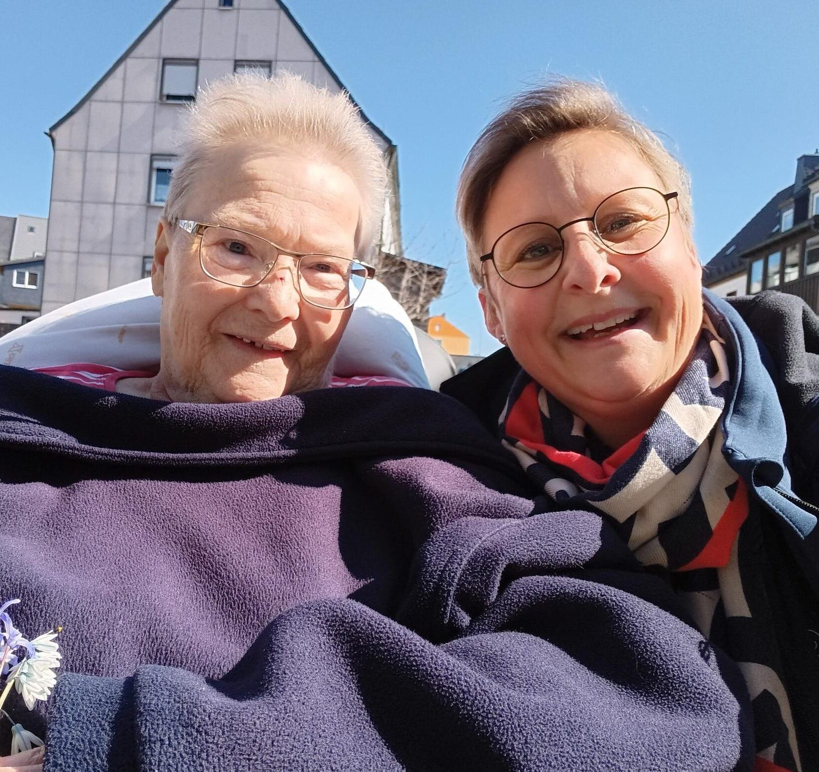 Frau Umlauf mit Therapeutin